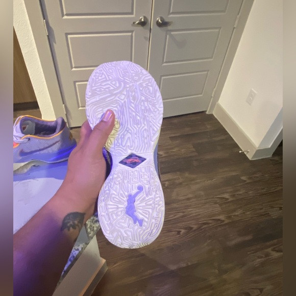 Lebron 20s Fresh out the Box!!!!! Size 8.5 in Men’s - Picture 4 of 6